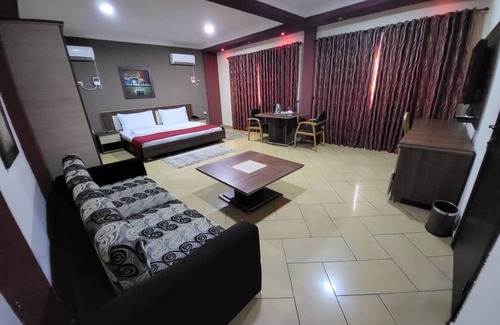 Apapa Hotel | Discover Carliza Hotel Apapa: Family-Friendly Retreat