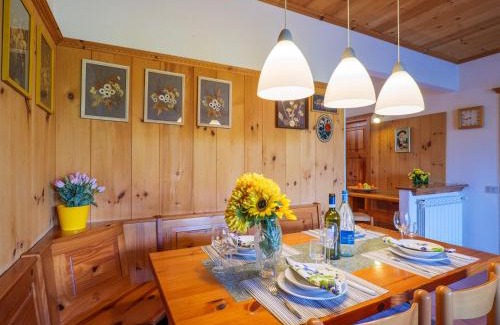 Colico Piano Apartment | Pet-Friendly Retreat at Carlo B Garten Ferienwohnung EG