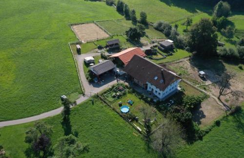 Neuravensburg Apartment | Cozy Carlo: Oceanfront Stay with Pool and Breakfast