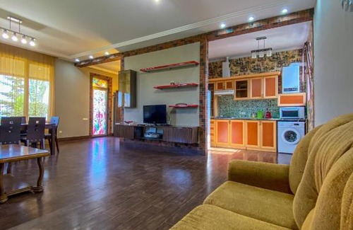 Sevan Apartment | Carlos Castaneda - Elegant Villa with Kitchen & Breakfast