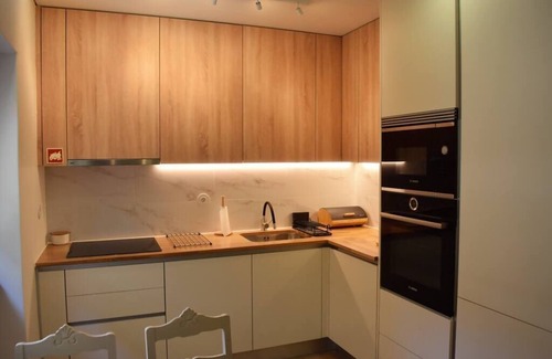 Perofilho Apartment | Relax at Carlos Place with Spa, Breakfast & Family Amenities