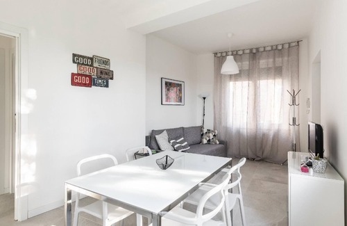 Albese con Cassano Apartment | Cozy Carlotta's Home: Family-Friendly Stay in Albese Con Cassano