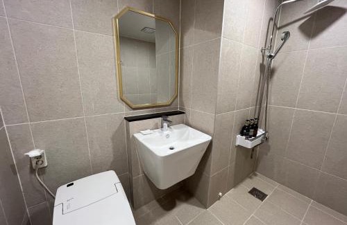 Bupyeong Hotel | Relaxing Retreat at Carlton Hotel Bupyeong with Hot Tub