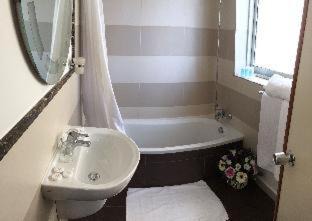 Tower Road Hotel | Discover Carlton Hotel with Pool and Oceanfront Views