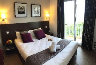 Tower Road Hotel | Discover Carlton Hotel with Pool and Oceanfront Views