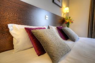 Tower Road Hotel | Discover Carlton Hotel with Pool and Oceanfront Views