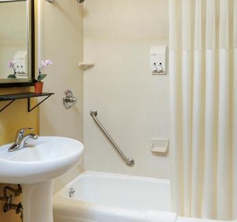 Archer Heights Hotel | Comfortable Carlton Inn Midway: Pet-Friendly & Accessible Stay