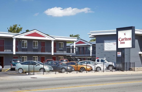 Archer Heights Hotel | Comfortable Carlton Inn Midway: Pet-Friendly & Accessible Stay