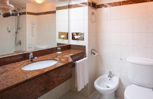 Antananarivo Avaradrano Hotel | Elegant Carlton Madagascar: Oceanfront with Spa & Pool