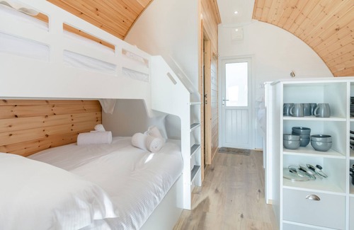 Mappleton Cottage | Family-Friendly Carlton Manor Pod 1 with Garden Retreat