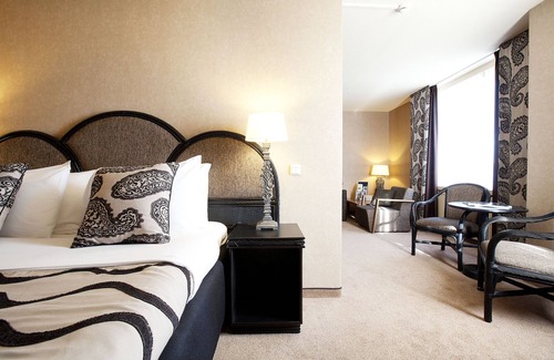 Spijkenisse Hotel | Discover Comfort at Carlton Oasis Hotel with Pool & Spa