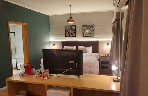 Taubate Hotel | Comfortable Stay at Carlton Plaza Baobá with Pool & Spa