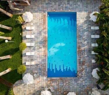 Limeira Hotel | Stay at Carlton Suítes Limeira with Pool and Hot Tub