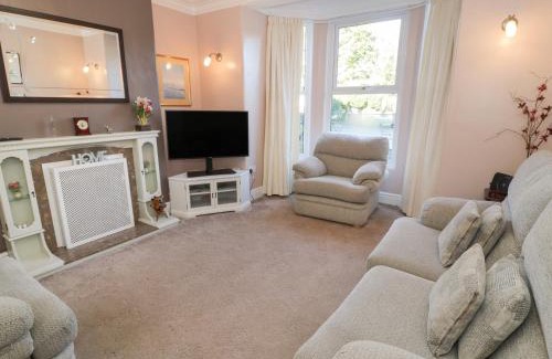 Llanberis House | Family-Friendly Getaway at Carlyn: Rated 9.5/10 by Guests