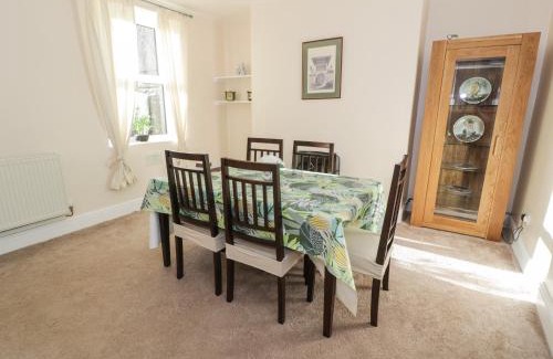 Llanberis House | Family-Friendly Getaway at Carlyn: Rated 9.5/10 by Guests
