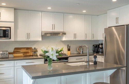 Golden Rectangle Apartment | Top-Rated Carmel-By-The-Sea Two King Bedroom Retreat