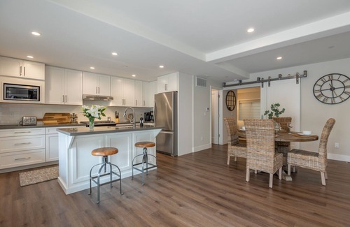 Golden Rectangle Apartment | Top-Rated Carmel-By-The-Sea Two King Bedroom Retreat