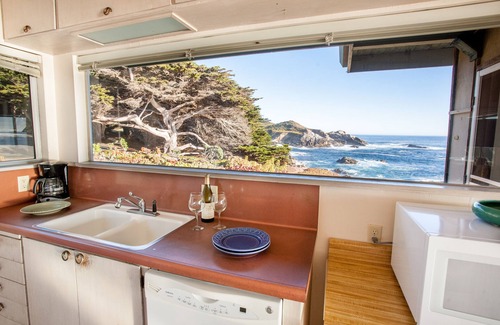 Carmel House | Coastal Serenity in Carmel: Guest Rated 9.8 with Spa & Hot Tub