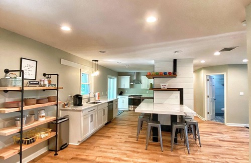 Carmel House | Top-Rated Carmel Lodge with Family-Friendly Amenities