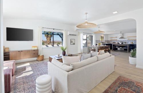 Twentynine Palms House | Discover Carmella by AvantStay: Pet-Friendly Oasis with Pool