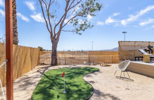 Twentynine Palms House | Discover Carmella by AvantStay: Pet-Friendly Oasis with Pool