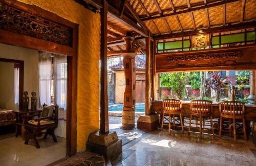 Senggigi Villa | Carmen Kayu villa Lombok