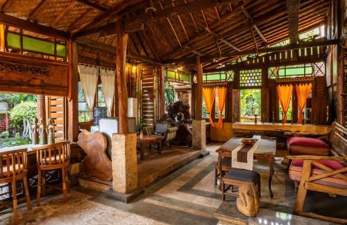 Senggigi Villa | Carmen Kayu villa Lombok