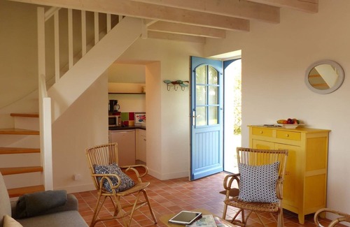 Carnac House | Discover Carnac: Top-Rated Cottage with Spa & Breakfast