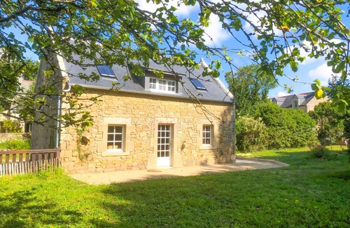 Carnac Cottage | Serene Escape: Cozy Carnac House Steps from the Beach