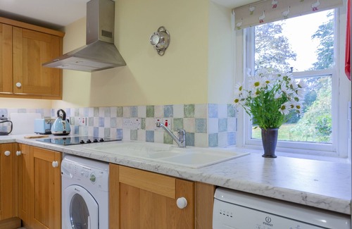 Broughshane House | Discover Carncairn: Family-Friendly Stay with Breakfast Included