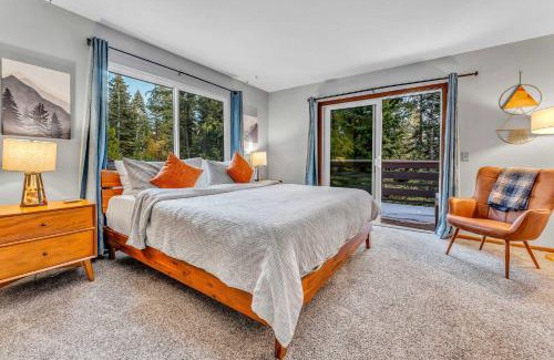 Carnelian Bay House | Pet-Friendly 3 BDR Agate Bay Retreat with AC Awaits You