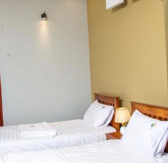Nakaseke House | CarNet Hotel