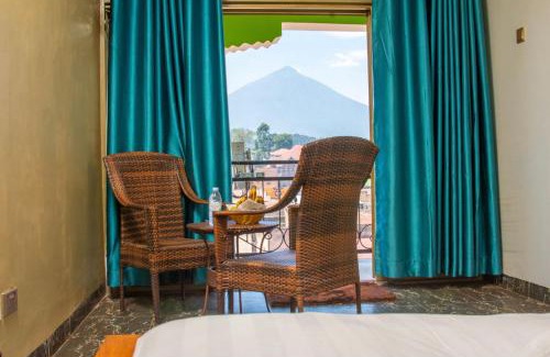 Nakaseke House | CarNet Hotel
