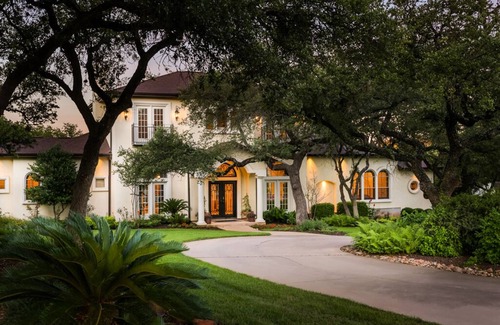 Georgetown House | Experience Carnley House: Huge Pool & Amazing Outdoor Space