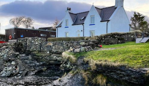 Breakish House | Beachfront Bliss at Carnmhor, Isle of Skye - Rated 9.6/10