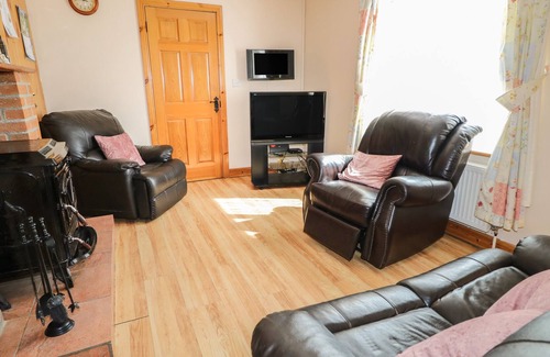 Dungloe Cottage | CARNMORE COTTAGE, family friendly in Dungloe, County Donegal