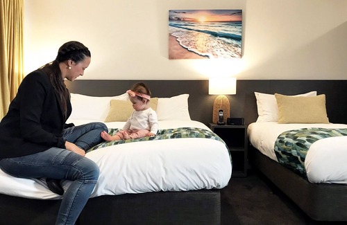 Takapuna Hotel | Relax at Carnmore Hotel Takapuna: Family-Friendly Getaway