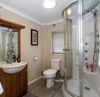 Wisbech Villa | Pet-Friendly Retreat at Carnoustie Dreams - Rated 9/10