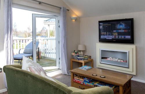 Wisbech Villa | Pet-Friendly Retreat at Carnoustie Dreams - Rated 9/10