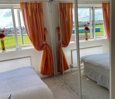 Kenfig Hill House | Carol's Place near Porthcawl, Margam Park, 3mins to M4