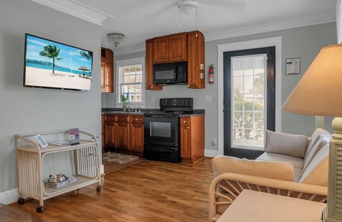 North Carolina Coast Hotel | Beachside Bliss at Carolina Beach Inn with Ocean Views