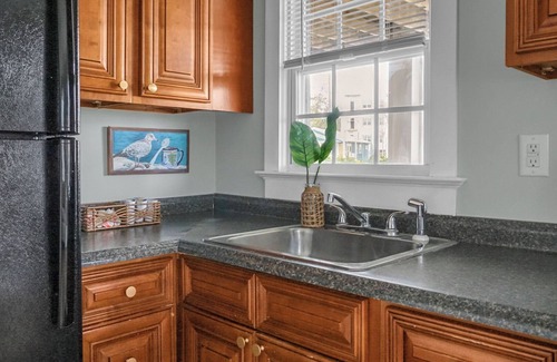 North Carolina Coast Hotel | Beachside Bliss at Carolina Beach Inn with Ocean Views