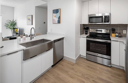 Charlotte Center City Apartment | Carolina Blue: Breathtaking Views with Free Parking & WiFi