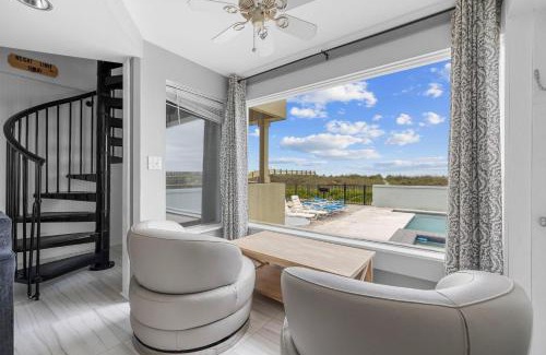 Crescent Beach House | Cozy Carolina Cottage with Oceanfront Views and Pool