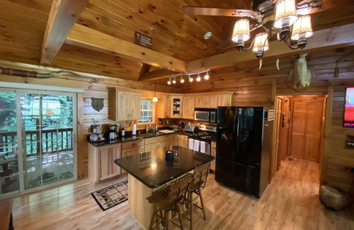 Waynesville Cabin | Carolina CREEKSIDE Cabin with Fire Pit & Hot Tub Retreat