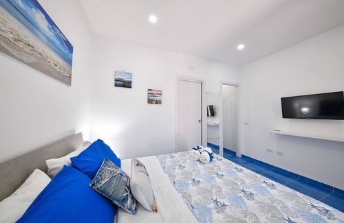 Ischia Porto Bed & Breakfast | Discover Carolina Rooms in the Heart of Ischia!