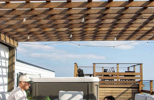 North Carolina Coast House | Carolina's Art By The Shore | Private Pool & Hot Tub Escape