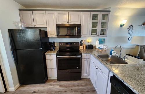 Ocean Shores House | Explore Caroline #4 - Beachfront Retreat with Spa & Hot Tub