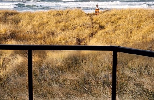 Ocean Shores House | Explore Caroline #4 - Beachfront Retreat with Spa & Hot Tub