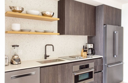 Travis Heights Condo | Discover Carousel by AvantStay: New Condo with Great Amenities